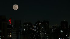 Fãs da astronomia aguardam a superlua mais brilhante e próxima de 2024 - Imagem: Reprodução / Paulo Pinto / Agência Brasil