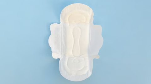 A distribuição de absorvente faz parte do Programa de Proteção e Promoção da Dignidade Menstrual - Imagem: Freepik