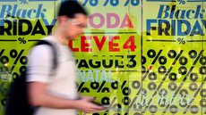 Ações educativas do Procon-SP visam proteger consumidores durante a Black Friday, com suporte presencial e online - Imagem: Reprodução/Agência SP