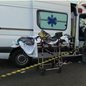 Ambulância perdeu o controle durante a madrugada e bateu contra um poste na Rua Paes de Barros - Imagem: Reprodução/TV Globo