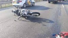 Acidente com motociclista - Imagem: reprodução grupo bom dia