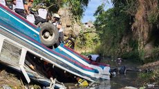 Acidente de ônibus deixa mais de 30 mortos na Guatemala - Imagem: Reprodução / X / @pe_equilibrium