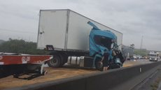 Acidente na Dutra causa 8 km de congestionamento - Imagem: Reprodução / PRF