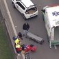 Colisão deixa motociclista ferido e complica trânsito na Ayrton Senna - Imagem: Reprodução/TV Globo