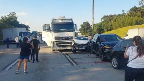 Este incidente ocorre uma semana após um trágico acidente no Rodoanel que resultou em quatro mortes - Imagem: Reprodução / SPMar / G1