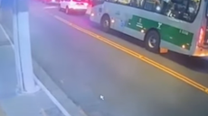 Acidente envolve 4 veículos em São Paulo. - Imagem: reprodução I Youtube Canal UOL