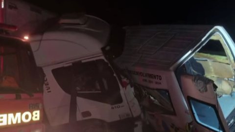 Acidente entre van e caminhão mata 12 pessoas no Tocantins - Imagem: reprodução Youtube CNN Brasil