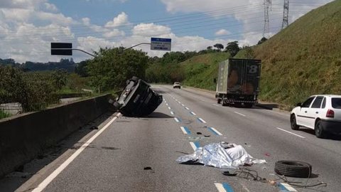 Perícia foi acionada para investigar as causas do capotamento - Imagem: Reprodução/G1