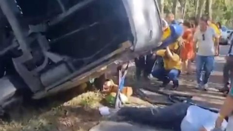 Ônibus capota e deixa 1 morto e 32 feridos na zona sul de São Paulo - Imagem: reprodução Twitter