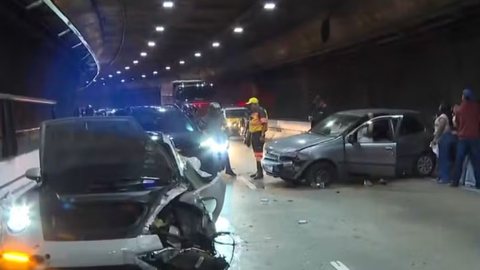 Acidente grave envolvendo Porsche ocorre no túnel Ayrton Senna, na Zona Sul de São Paulo - Imagem: Reprodução/TV Globo