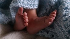 Adolescente de 17 anos é preso após tentar abusar da irmã de apenas um ano - Imagem: Reprodução / Freepik