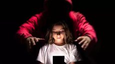 A Justiça do Trabalho mantém proibição de trabalho infantil artístico em plataformas como Facebook e Instagram, visando proteger crianças e adolescentes - Imagem: Reprodução/Redes Sociais