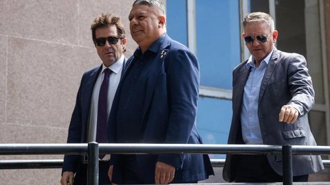 Presidente da Associação do Futebol Argentino, Claudio "Chiqui" Tapia aparece no centro de investigações divulgadas pela imprensa; entidade nega apreensão de celulares e intimação de seus dirigentes. - Imagem: Tomas Cuesta/picture alliance via Getty Images