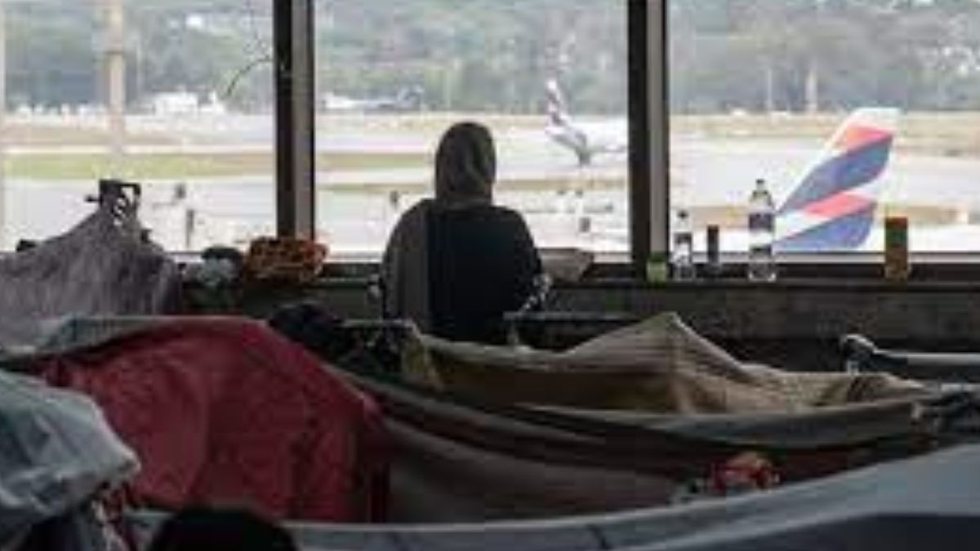 Refugiados afegãos são encaminhados para hotéis na capital paulista - Imagem: reprodução grupo bom dia