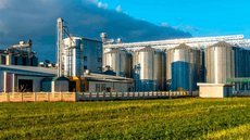 A linha Agroindústria Investimentos oferece financiamento a taxas a partir de 0% ao mês, facilitando a modernização do setor agrícola. - Imagem: Reprodução | Freepik