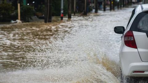 O Centro de Gerenciamento de Emergências (CGE) anunciou o estado de atenção em São Paulo devido as chuvas. - Imagem: reprodução I Freepik