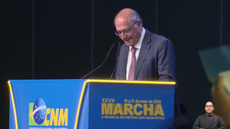 Geraldo Alckmin foi vaiado durante discurso na abertura da Marcha dos Prefeitos, em Brasília - Imagem: Reprodução