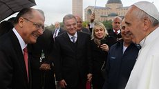 Alckmin revela que a decisão foi um pedido de Lula e destaca a importância do legado do Papa Francisco em sua mensagem sobre o novo pontífice - Imagem: Reprodução
