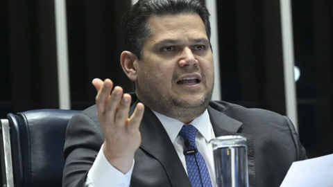 Alcolumbre afirma que o debate tem sido contaminado por interesses políticos - Imagem: Carlos Moura/Agência Senado