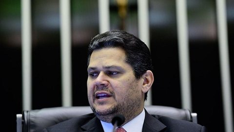 Davi Alcolumbre enviou à CCJ proposta alternativa ao fim da escala 6×1 horas após aprovação da PEC das 40 horas na Câmara. - Imagem: Reprodução