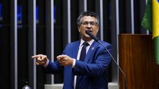 Relator da PEC destaca a importância de garantir direitos dos trabalhadores durante as negociações sobre a nova jornada de trabalho - Imagem: Reprodução/Pablo Valadares/Câmara dos Deputados