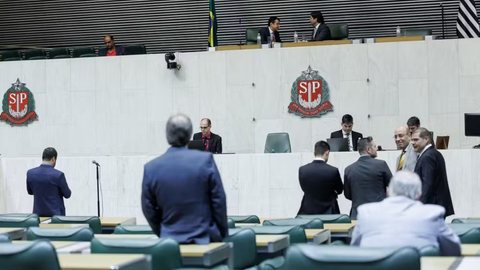 Votação ocorreu em um plenário vazio, com apenas dois votos contrários - Imagem: Divulgação / Alesp / Rodrigo Costa