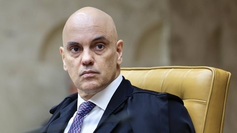 Alexandre de Moraes cobra explicações da defesa de Bolsonaro após vídeo de Eduardo gerar suspeita de violação. - Imagem: Reprodução