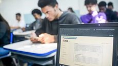 Iniciativa visa oferecer suporte aos professores e melhorar o feedback para alunos, sem substituir o trabalho docente - Imagem: Divulgação / Governo de São Paulo / Marco Ankosqui