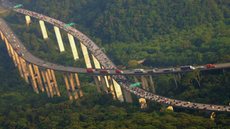 Durante o Carnaval, mais de 4 milhões de veículos devem circular pelas rodovias de São Paulo, especialmente entre 28 de fevereiro e 5 de março. - Imagem: Reprodução | TV Globo