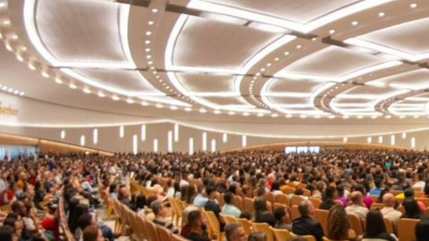 André Santos celebra 10 anos do Templo de Salomão na convenção do Republicanos - Imagem: Reprodução/ Instagram