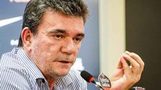 Torcedores do Corinthians comemoraram com rojões e cantos a expulsão de Andrés Sanchez do quadro associativo do clube. - Imagem: Reprodução