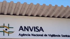 Comercialização de suplementos da Proteus e Bugroon é suspensa pela Anvisa devido à falta de aprovações sanitárias - Imagem: Reprodução / Rafa Neddermeyer / Agência Brasil