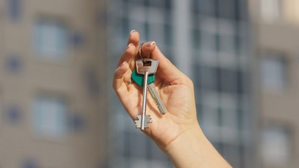 Apartamentos intermediários enfrentam aumento de preços e demanda por metragens menores - Imagem: Reprodução | Freepik