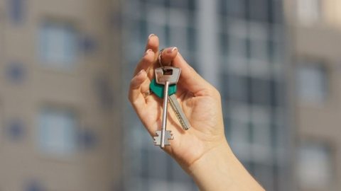 Apartamentos intermediários enfrentam aumento de preços e demanda por metragens menores - Imagem: Reprodução | Freepik