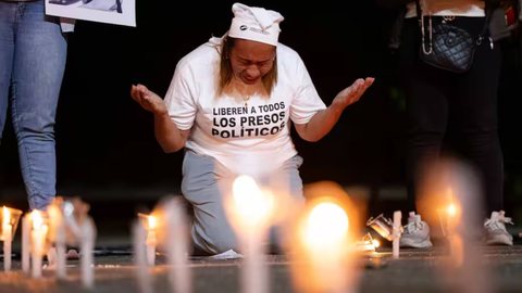 Apelos por justiça e transparência aumentam na crise política. - Imagem: Reprodução | X (Twitter) - @EFEnoticias