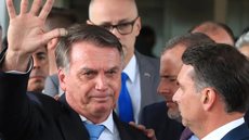 Flávio Bolsonaro e outros aliados acusam o STF de perseguição política e defendem a anistia para o ex-presidente - Imagem: Reprodução / Lula Marques / Agência Brasil