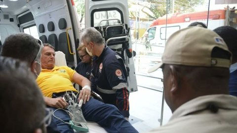 Ex-presidente Jair Bolsonaro enfrentou desconforto abdominal e foi levado ao hospital em Natal - Imagem: Reprodução / X / @bahiaja