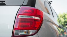 Vítima pula de carro em movimento na tentativa de fuga - Imagem: Reprodução / Freepik