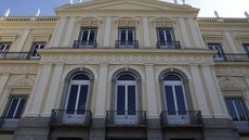 A exposição temporária “Entre Gigantes: uma experiência no Museu Nacional”, que abre ao público o palácio pela primeira vez após o incêndio de 2018 - Imagem: Reprodução / Agência Brasil / Fernando Frazão
