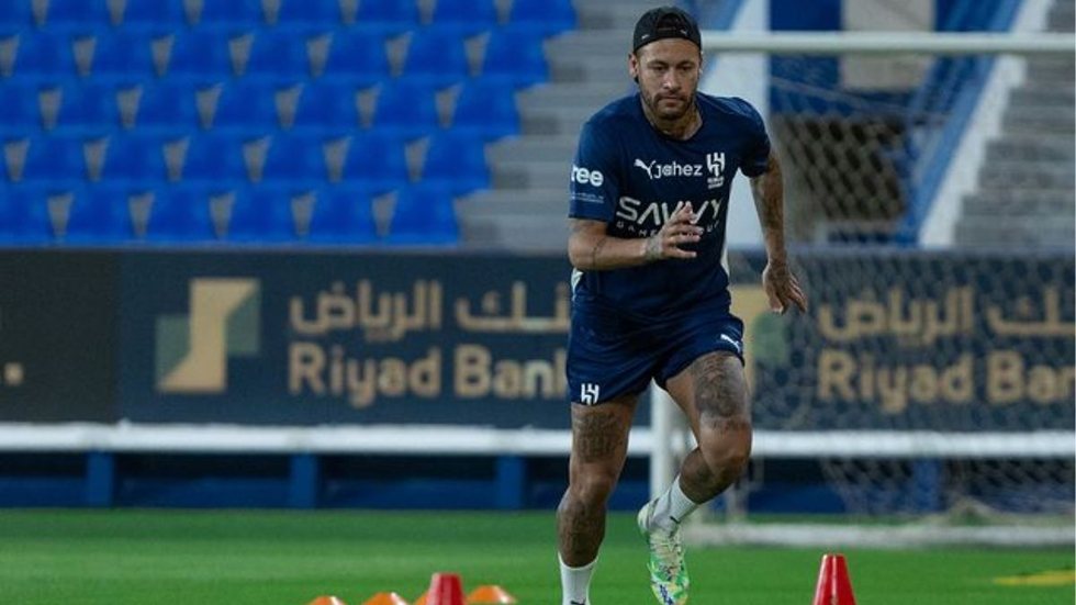 Após um ano afastado, Neymar retorna aos campos - Imagem: Reprodução / Instagram / @alhilal