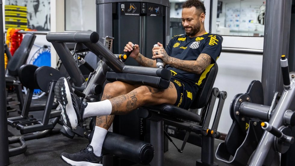 Atacante sofreu uma lesão no músculo reto femoral da coxa direita, confirmada após exames de imagem feitos - Imagem: Diego Sanches/ NR Esportes