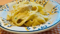 Aprenda a fazer 'Tagliatelle com Salmão e Cogumelos ao Molho de Mostarda' - Imagem: Divulgação/Chef Borba