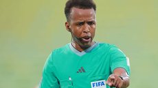Omar Artan fica fora da Copa de 2026 após decisão das autoridades americanas - Imagem: Reprodução/Hector Vivas - FIFA via Getty Images