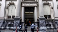 Decisão é celebrada por instituições de direitos humanos e promete revelar cúmplices locais e rotas de fuga de criminosos de guerra. - Imagem: Reprodução | Bloomberg/Martin Leissl