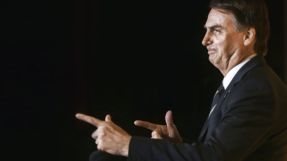 Arma registrada em nome de Bolsonaro é apreendida durante blitz da PM em Brasília