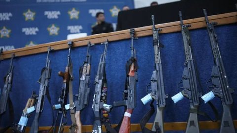 Governo Trump estuda ampliar venda online de armas e acende alerta sobre tráfico para o Brasil - Imagem: Reprodução/REUTERS