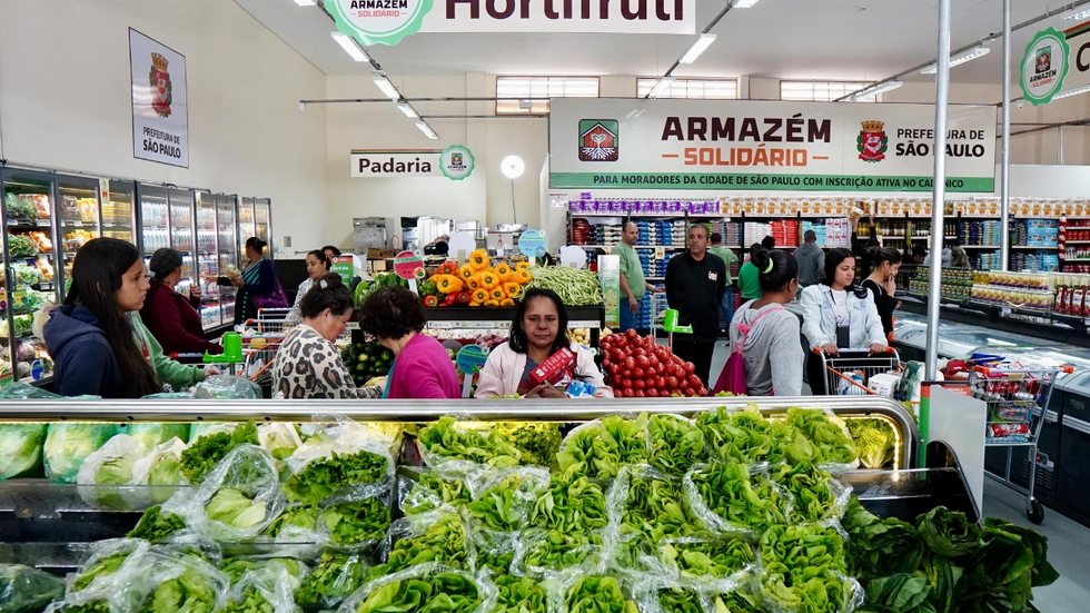 Frutas, legumes e hortaliças cultivadas por pequenos produtores reforçam o compromisso com uma alimentação saudável e a preços justos - Imamge: Divulgação / Sergio Barzaghi / SECOM