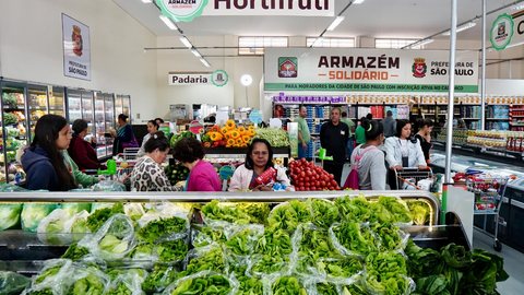 Frutas, legumes e hortaliças cultivadas por pequenos produtores reforçam o compromisso com uma alimentação saudável e a preços justos - Imamge: Divulgação / Sergio Barzaghi / SECOM