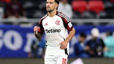 Arrascaeta marca o segundo gol contra o Cruz Azul e recoloca o Flamengo na frente - Foto: Jan Kruger - FIFA/FIFA via Getty Images