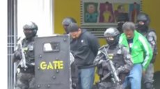 Quatro pessoas foram liberadas após negociação dos criminosos com a PM - Imagem: reprodução Globonews